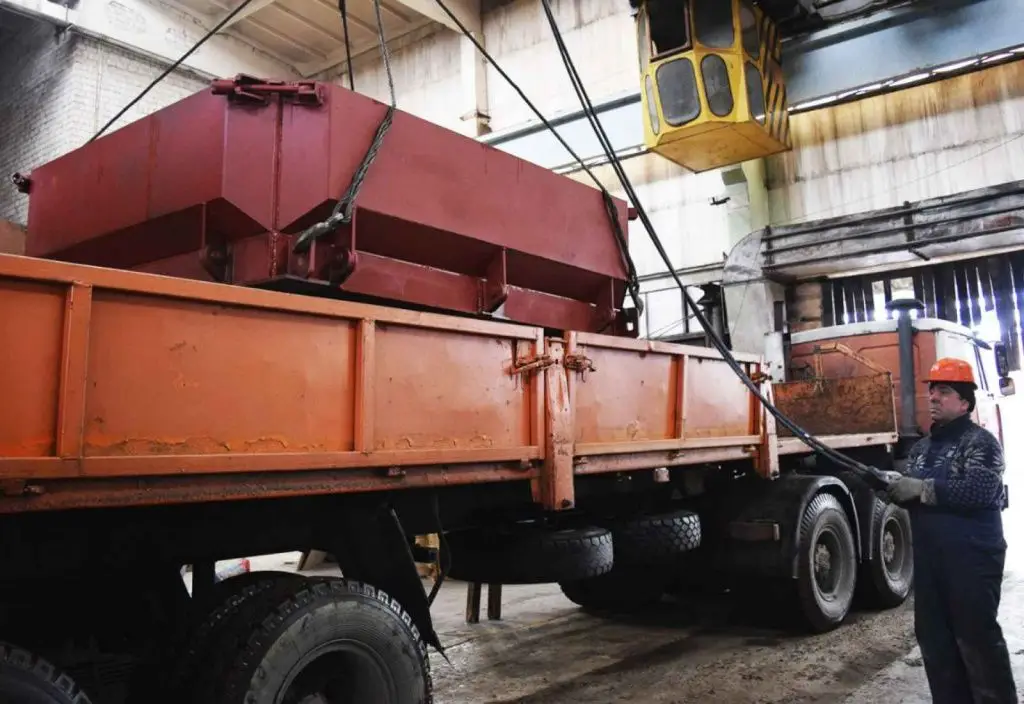 Погрузка металлоформ ФБС | Пинский ОМЗ фото